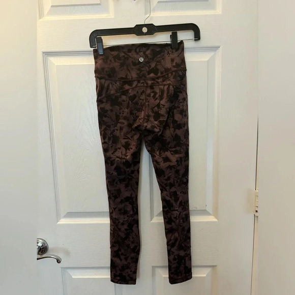 Lululemon In Movement Tight 25" *Everlux Size 4 - Picture 5 of 6